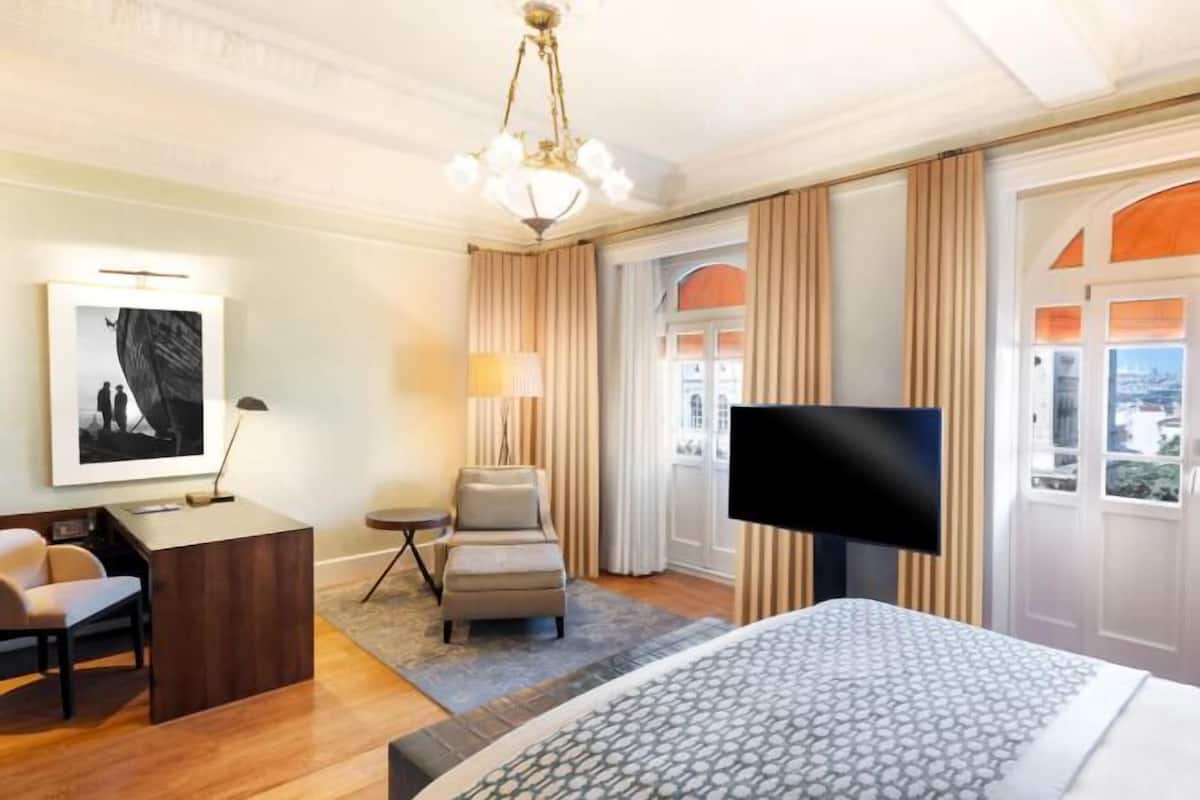 1 bedroom, premium bedding, minibar, in-room safe