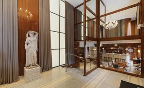 3 间餐厅，供应早餐、午餐和晚餐，国际美食