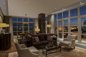 1 bedroom, premium bedding, minibar, in-room safe