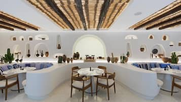 3 restaurants servant le petit déjeuner, le déjeuner et le dîner