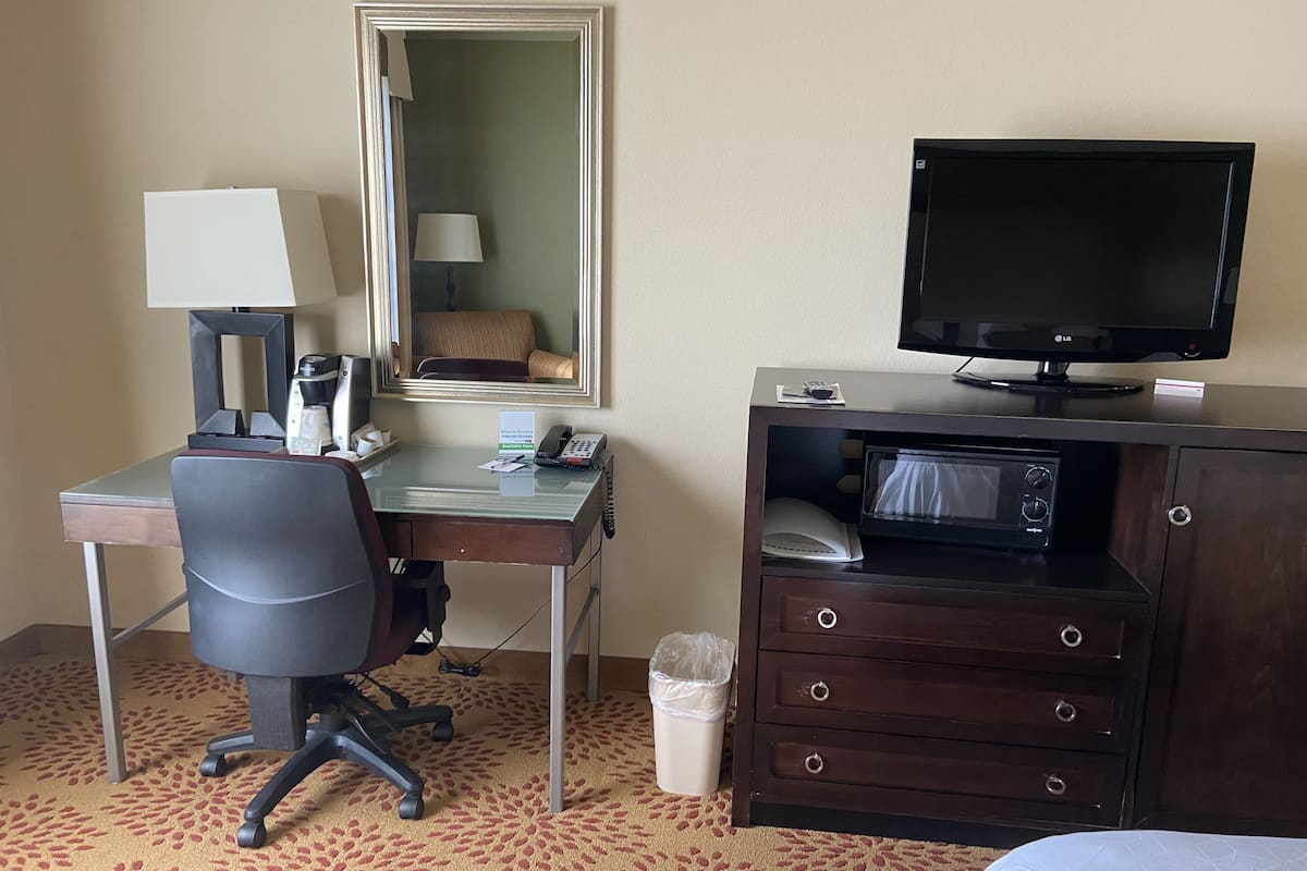1 bedroom, premium bedding, in-room safe, desk