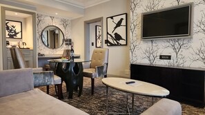 Suite | 房內夾 萬、書桌、手提電腦工作空間、隔音