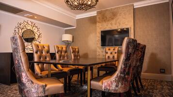 Presidential | Living area | 43-inch LCD TV with satellite channels