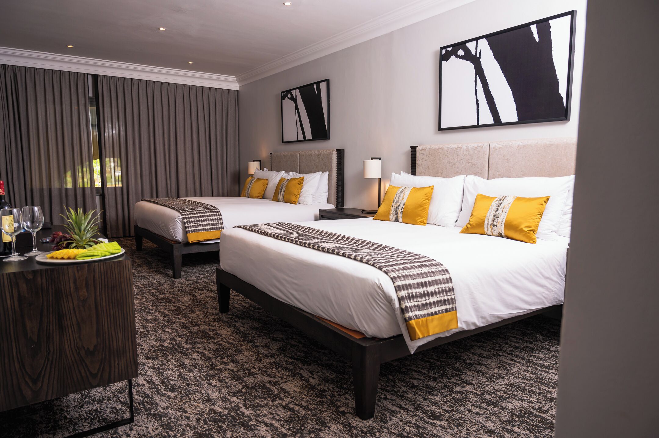 Rom – executive | Safe på rommet, skrivebord, skrivebord for bærbar PC og lydisolert