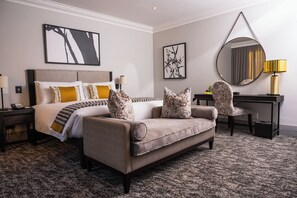 Suite | Bathroom | Separate tub and shower, free toiletries, hair dryer - Golden Horse Hotel  (Pietermaritzburg)