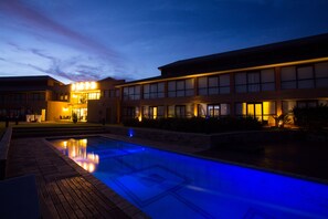 2 outdoor pools, pool loungers - Phakalane Golf Estate Hotel Resort (Gaborone)