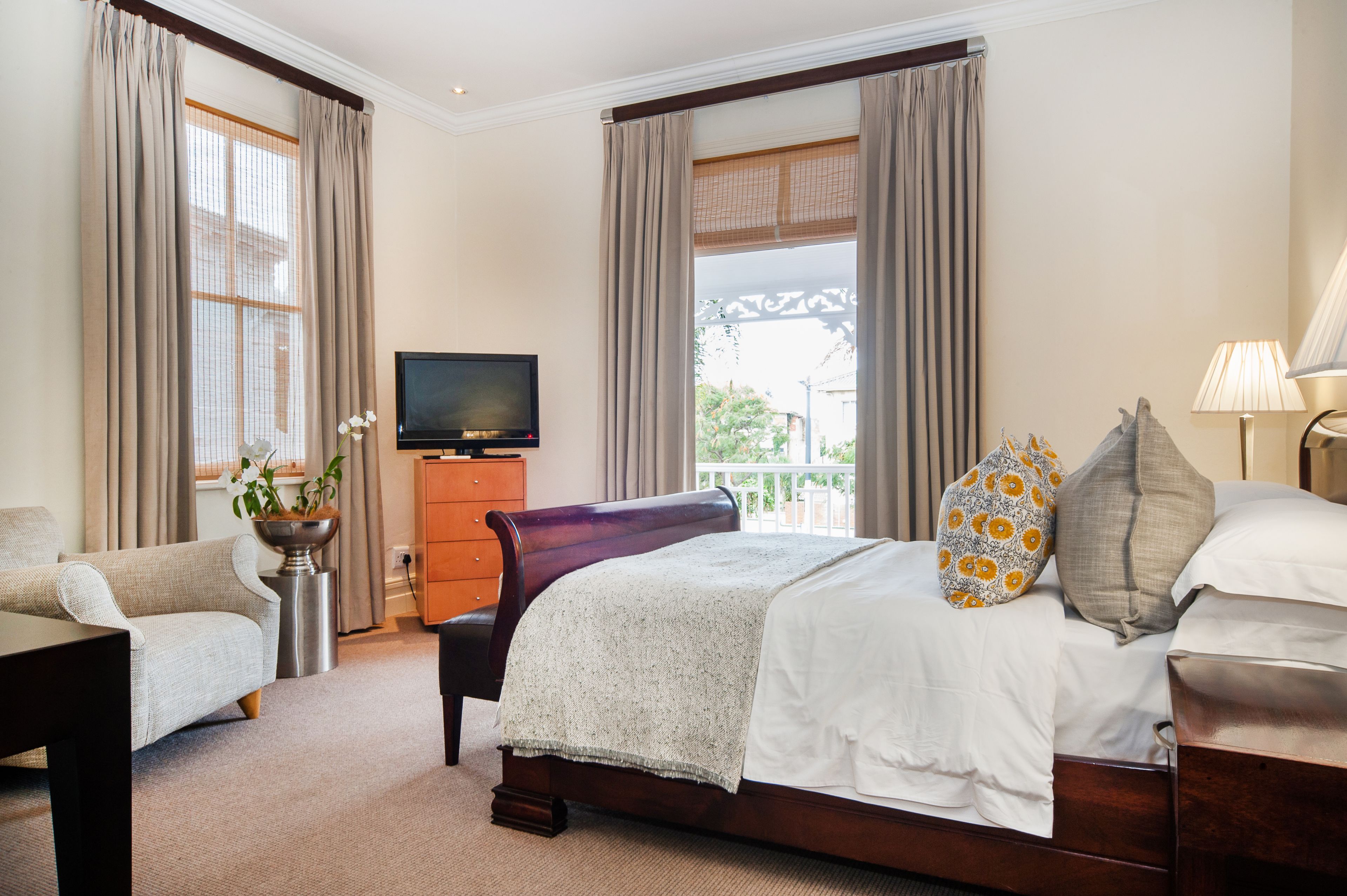 superior room, 1 queen bed | premium bedding, in-room safe, desk, laptop workspace