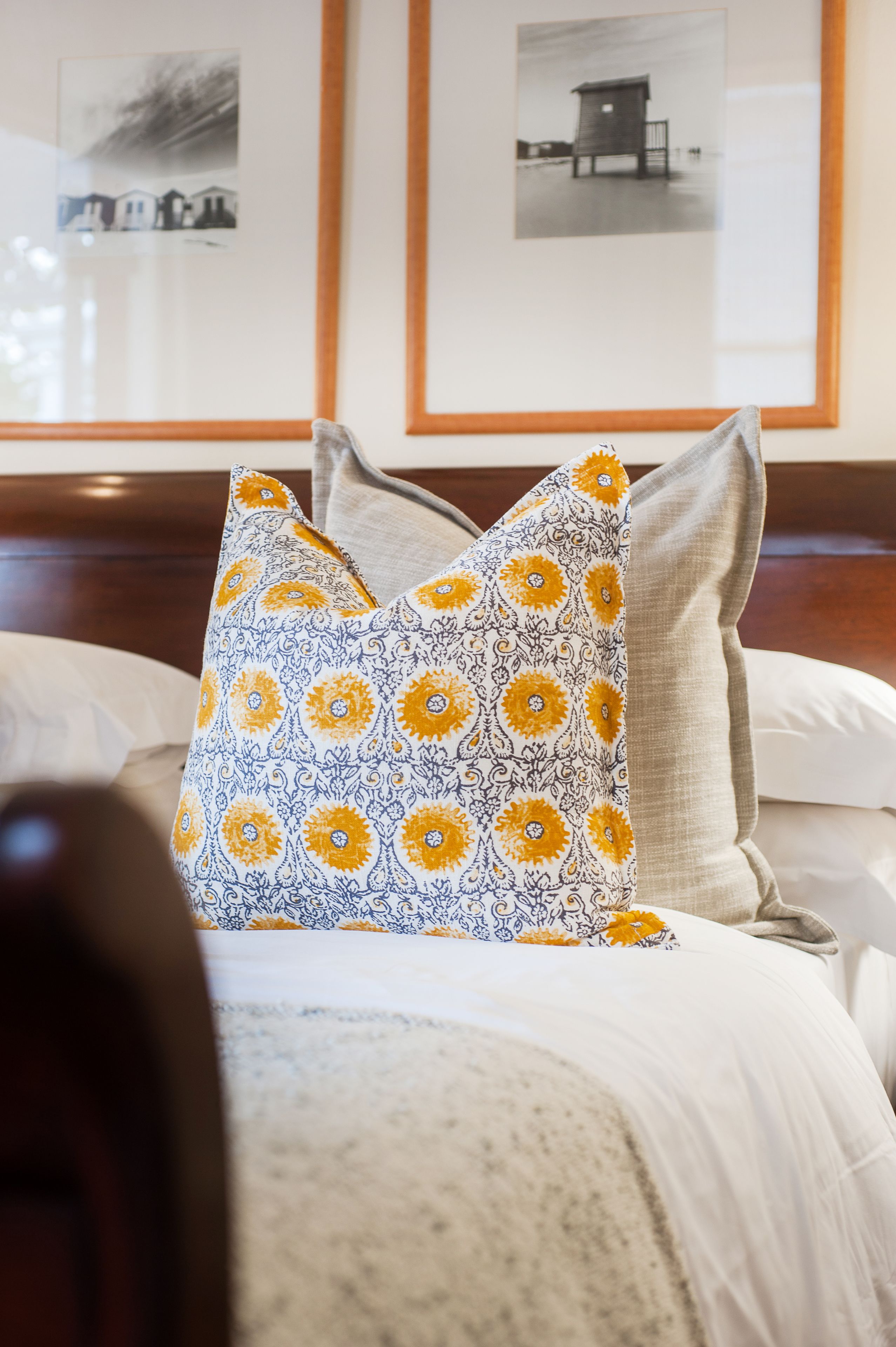 standard room, 1 queen bed | premium bedding, in-room safe, desk, laptop workspace