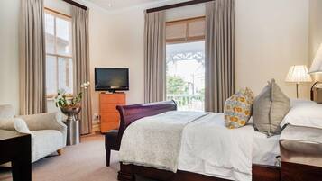 Premium bedding, in-room safe, desk, laptop workspace