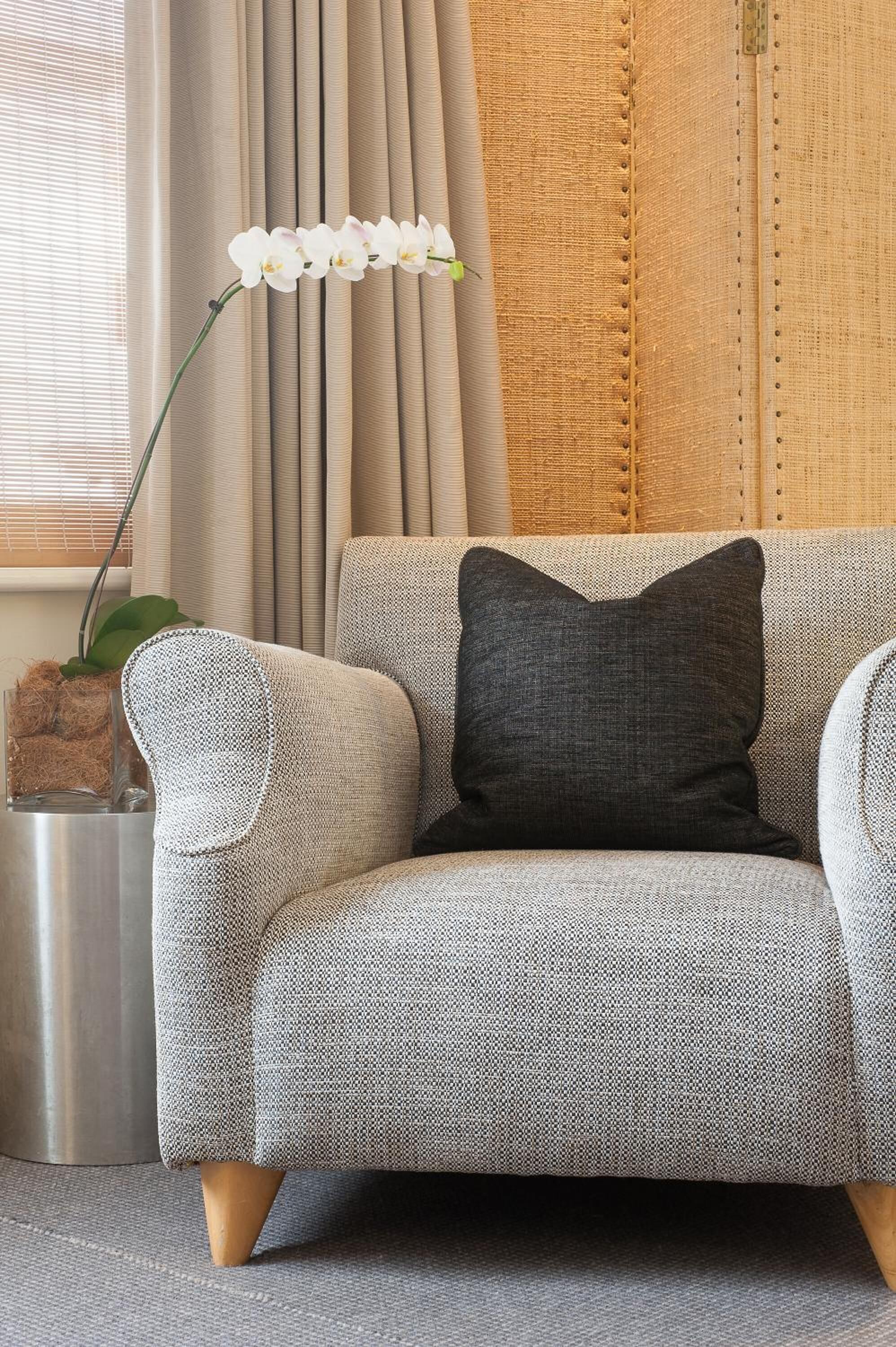 premium bedding, in-room safe, desk, laptop workspace