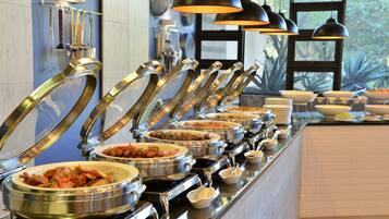 Petit déjeuner buffet (165 ZAR par personne)