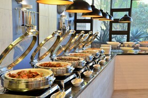Daily buffet breakfast (ZAR 165 per person)