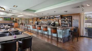 2 bares o lounges