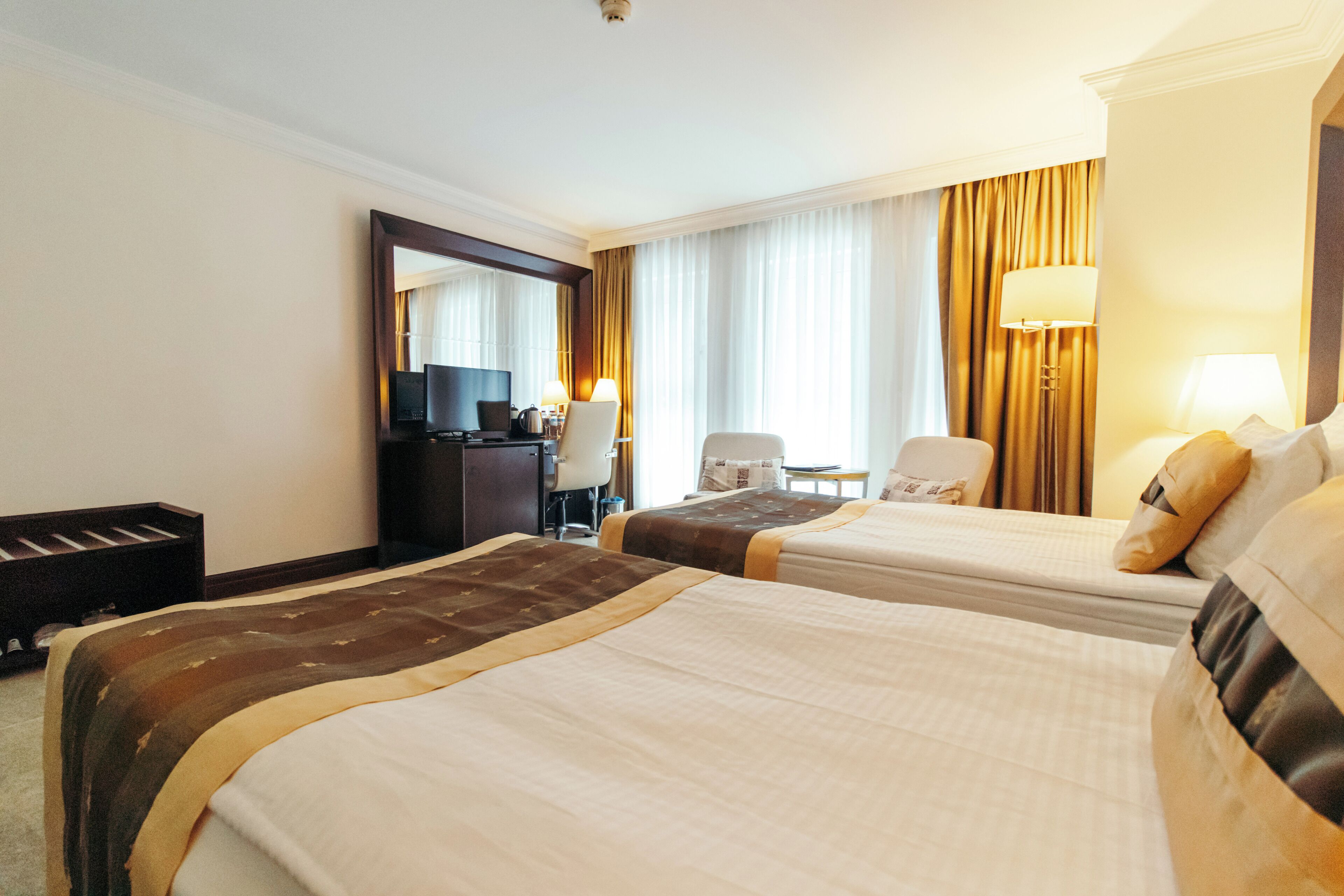 deluxe twin room, 1 bedroom, ensuite, city view | 1 bedroom, egyptian cotton sheets, premium bedding, select comfort beds