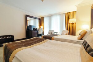 Habitación Deluxe con 2 camas individuales, vistas a la ciudad | Sábanas de algodón egipcio y ropa de cama de alta calidad