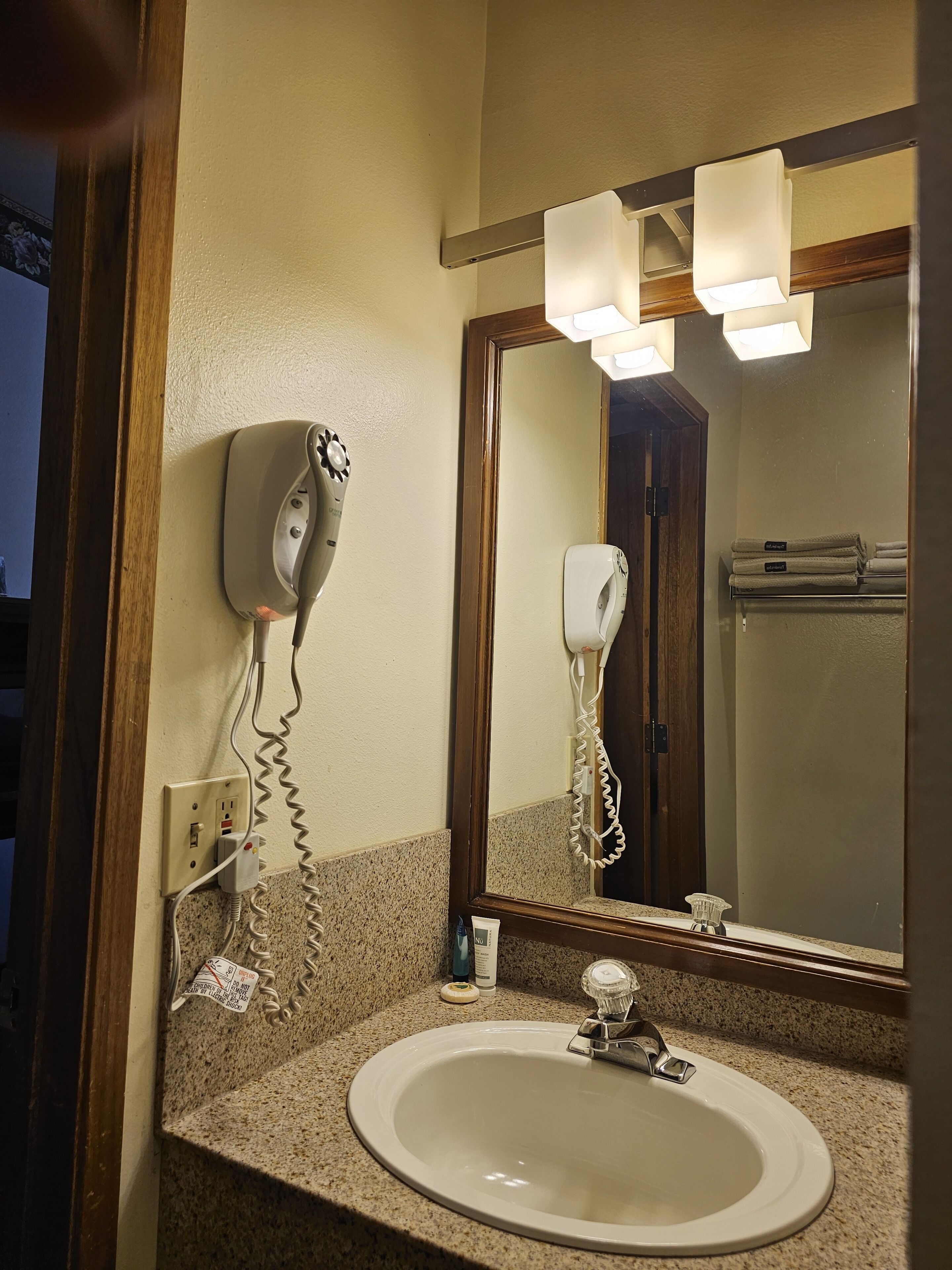 Cle Elum Traveler's Inn — photo 15