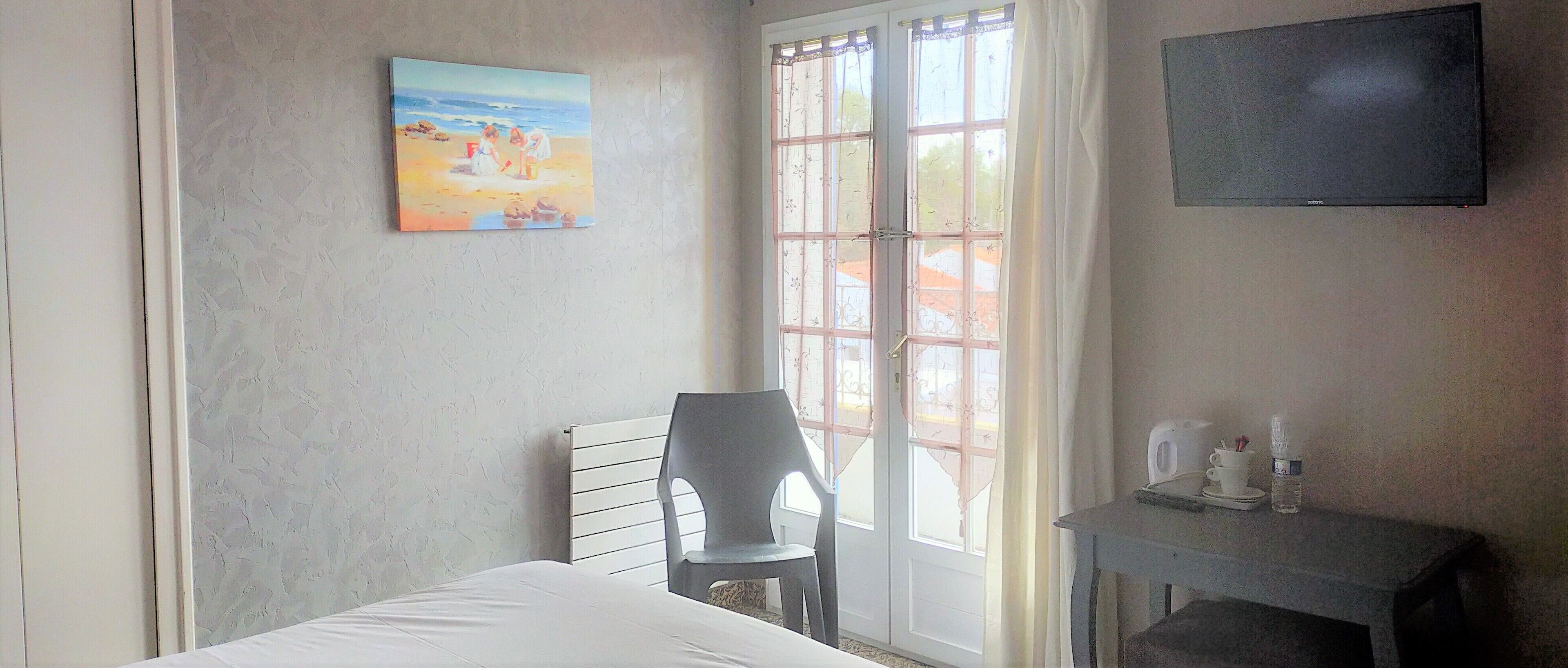 double room, balcony | bed sheets