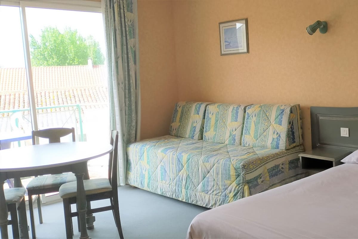 Habitación Confort, frigorífico y microondas | Ropa de cama