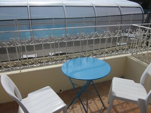 Quarto solteiro, terraço, no piso térreo | Terraço/pátio