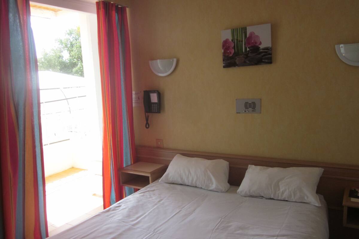 Habitación individual, terraza, planta baja | Ropa de cama