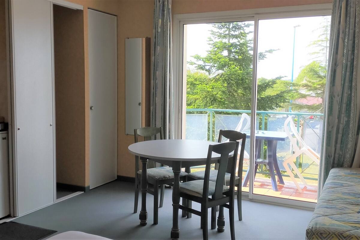 comfort room, refrigerator & microwave | in-room dining