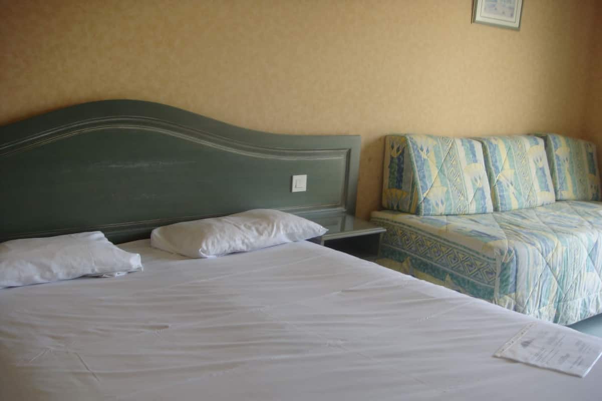 Habitación Confort, frigorífico y microondas, en la zona del jardín | Ropa de cama