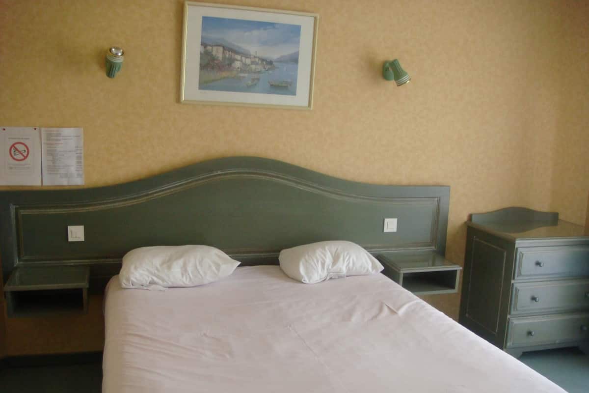 Habitación Confort doble, frigorífico y microondas, en la zona del jardín | Ropa de cama