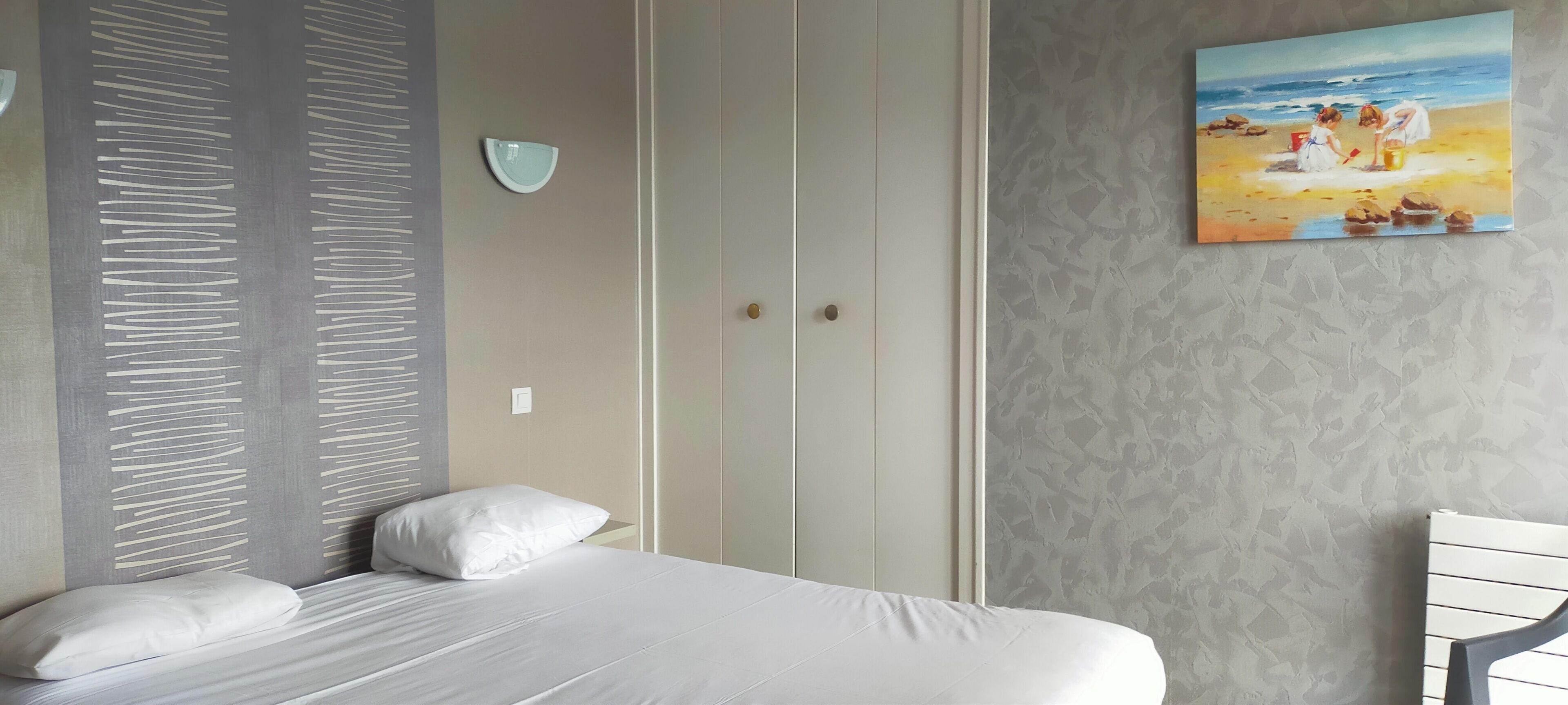 double room, balcony | bed sheets