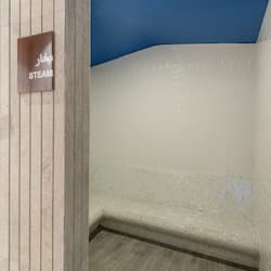Sauna, baño de vapor, tratamientos corporales y masajes suecos