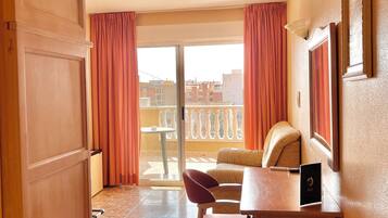 Economy Double Room | Minibar, in-room safe, soundproofing, free WiFi