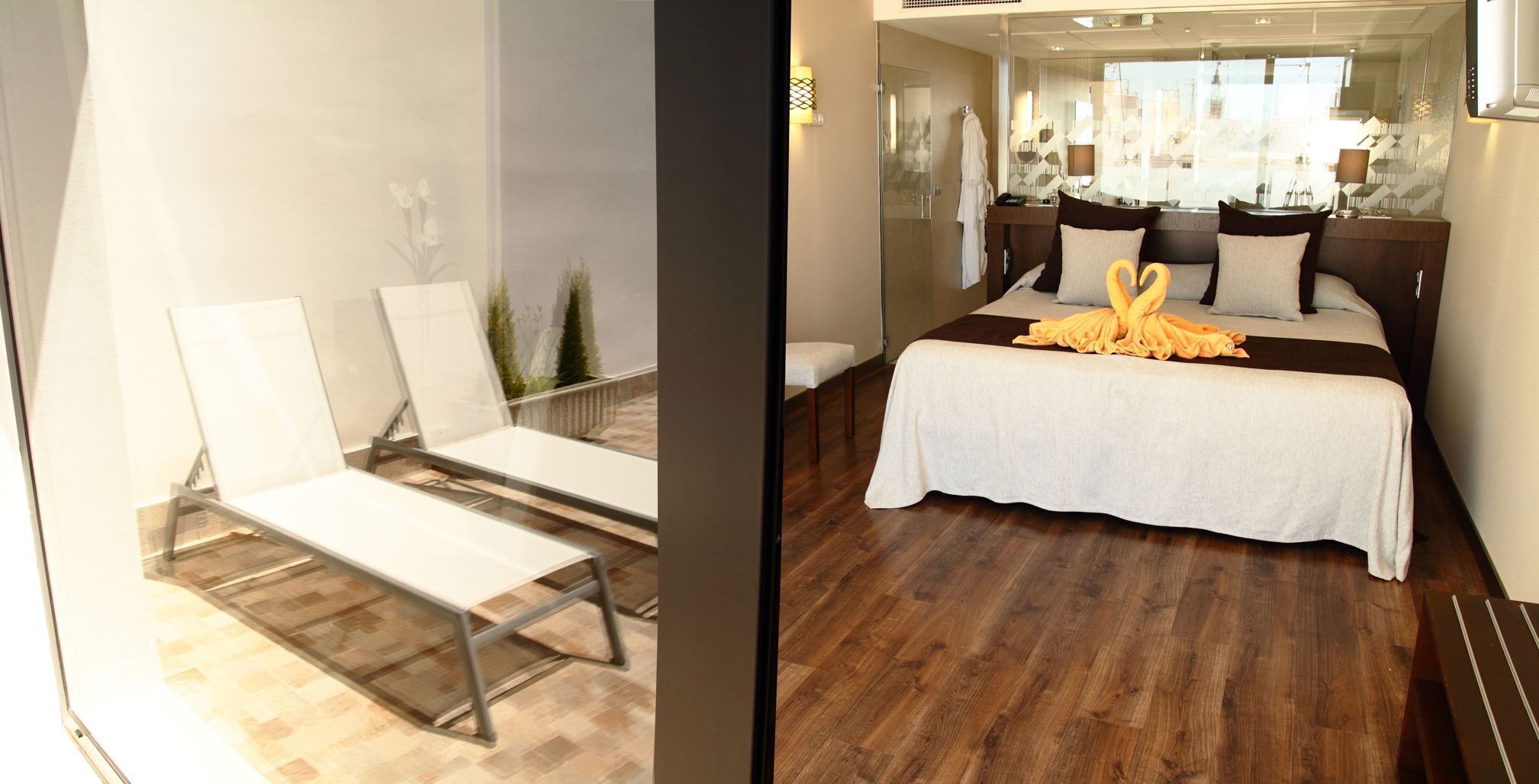 Safe på rommet, skrivebord, wi-fi (inkludert) og sengetøy