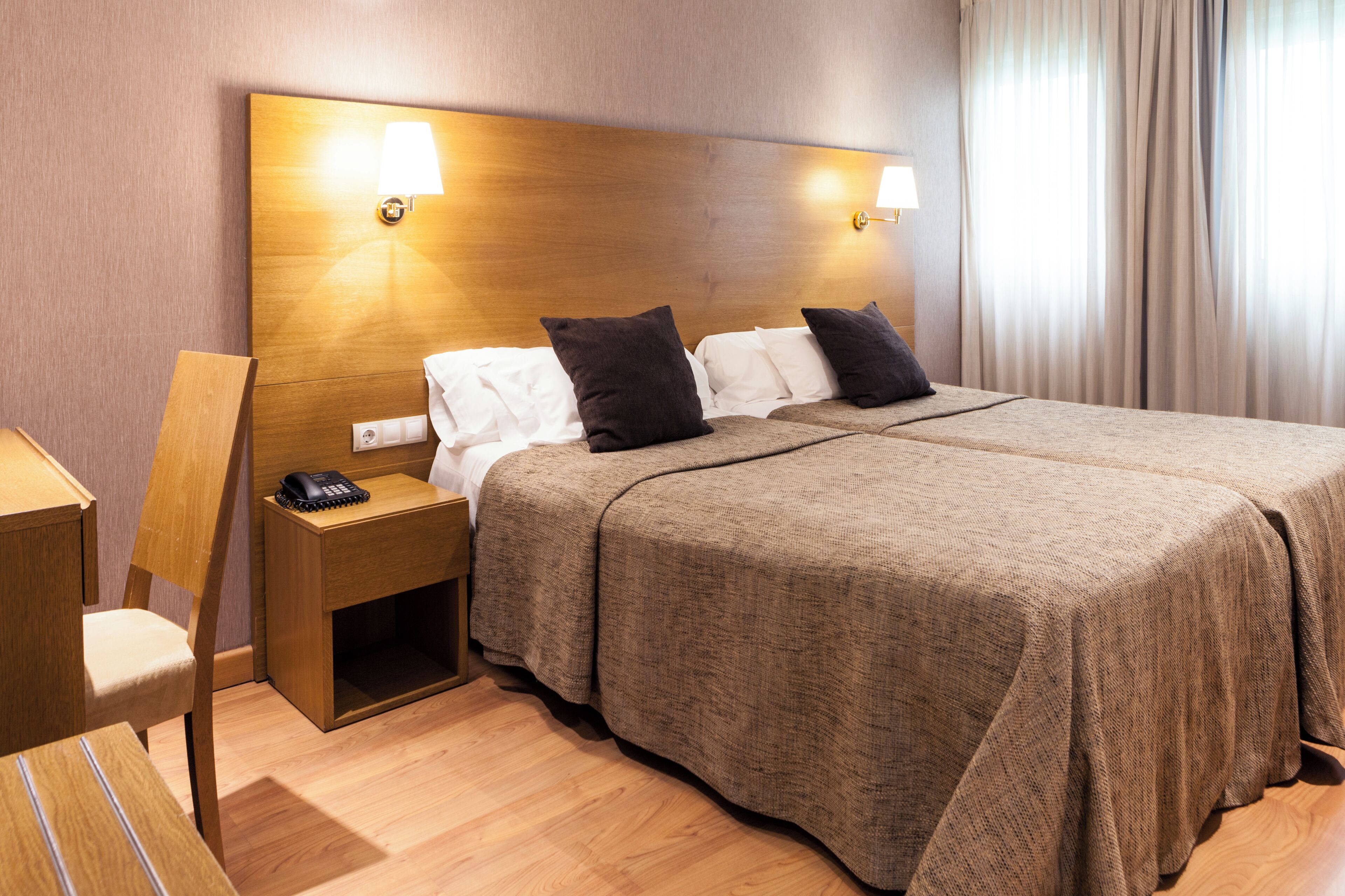 Coffres-forts dans les chambres, bureau, Wi-Fi gratuit, draps fournis