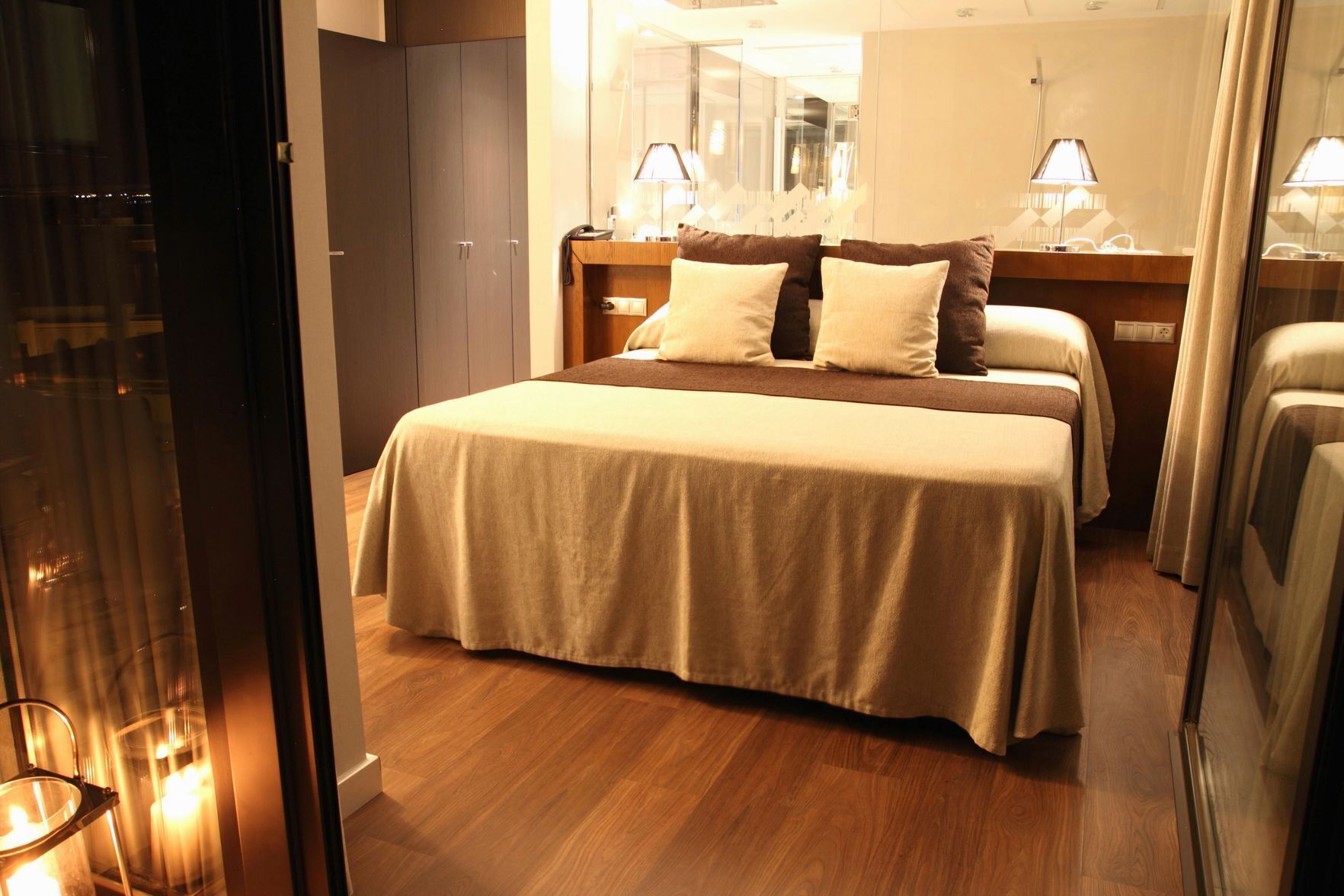 In-room safe, desk, free WiFi, bed sheets