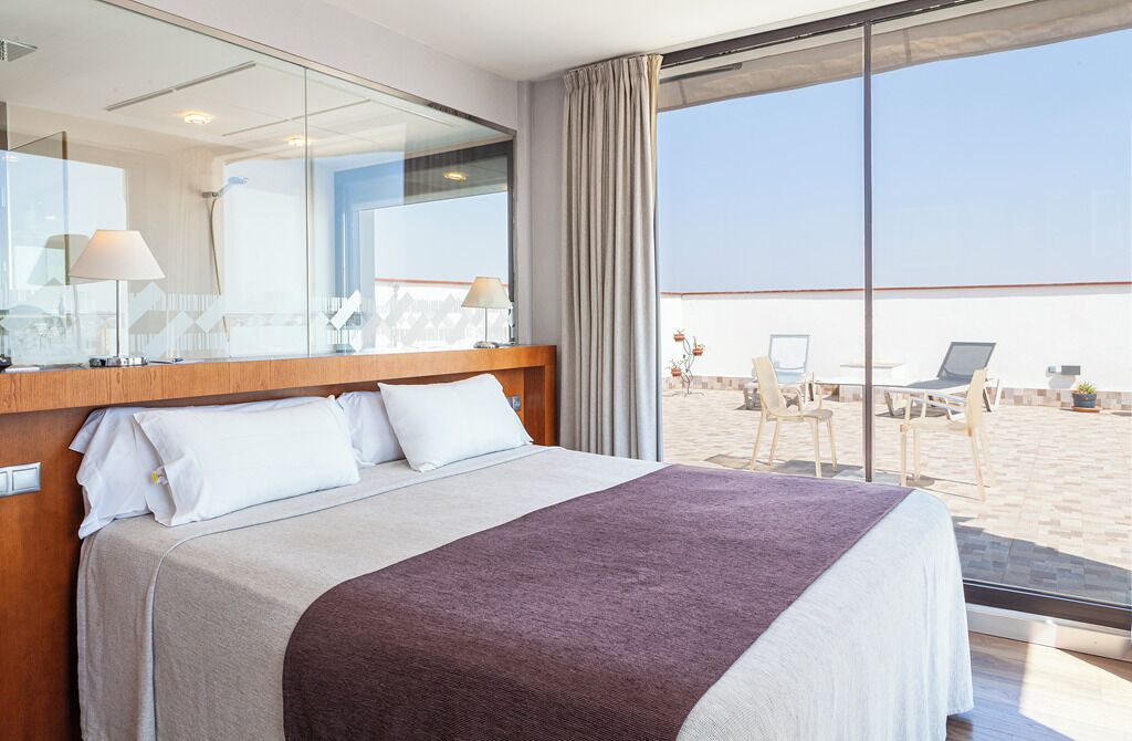 Habitación Premium, bañera de hidromasaje (terraza 603) | Caja fuerte, escritorio, wifi gratis y ropa de cama