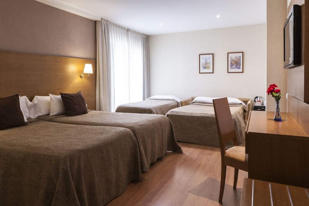 Quadruple Room | In-room safe, desk, free WiFi, bed sheets