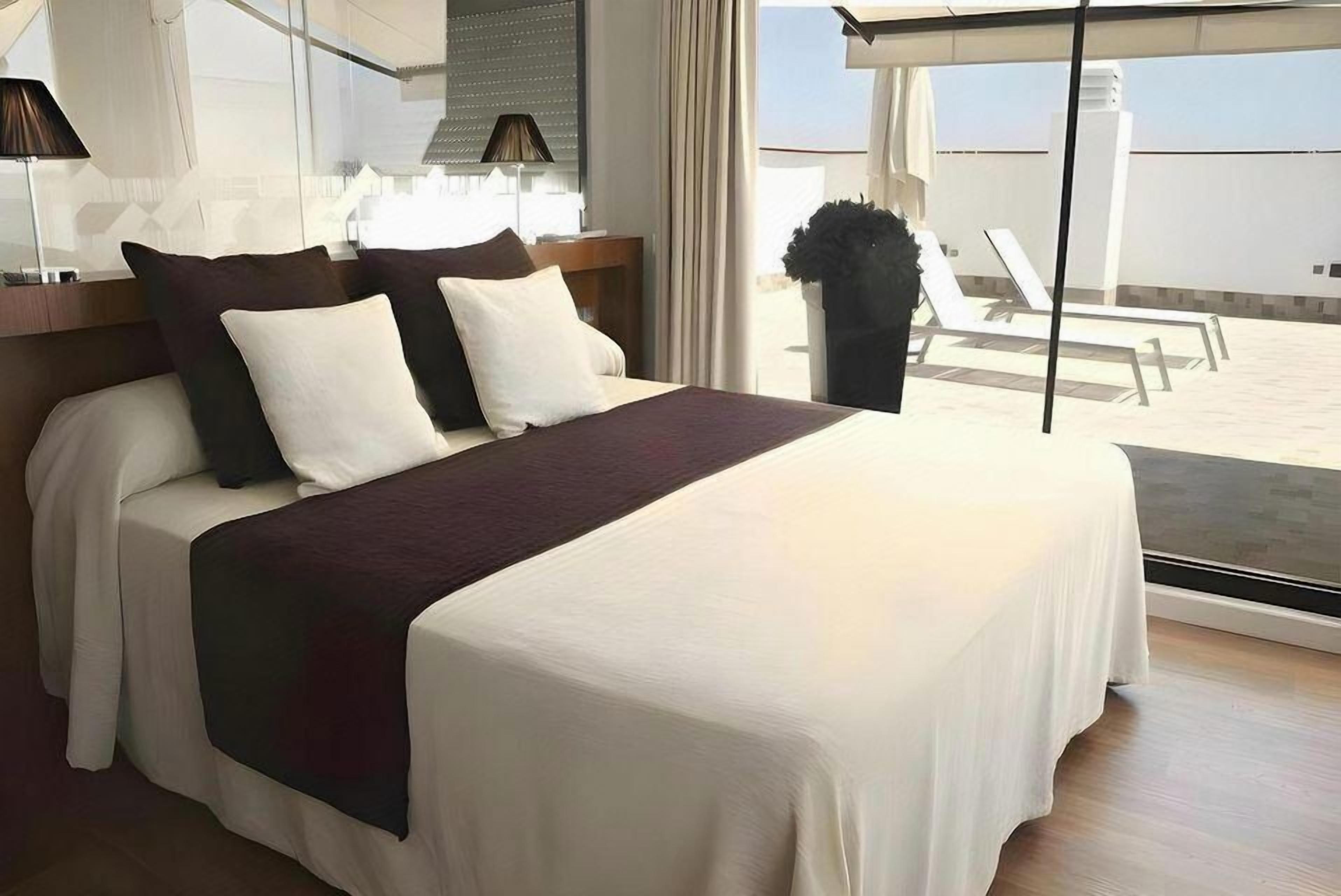 In-room safe, desk, free WiFi, bed sheets