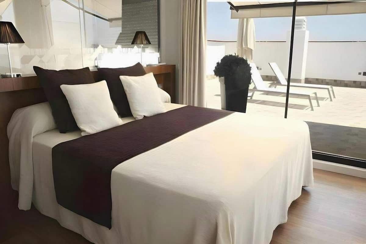 In-room safe, desk, free WiFi, bed sheets