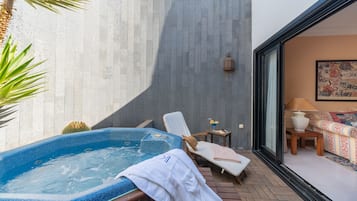 Standard Suite | Private spa tub