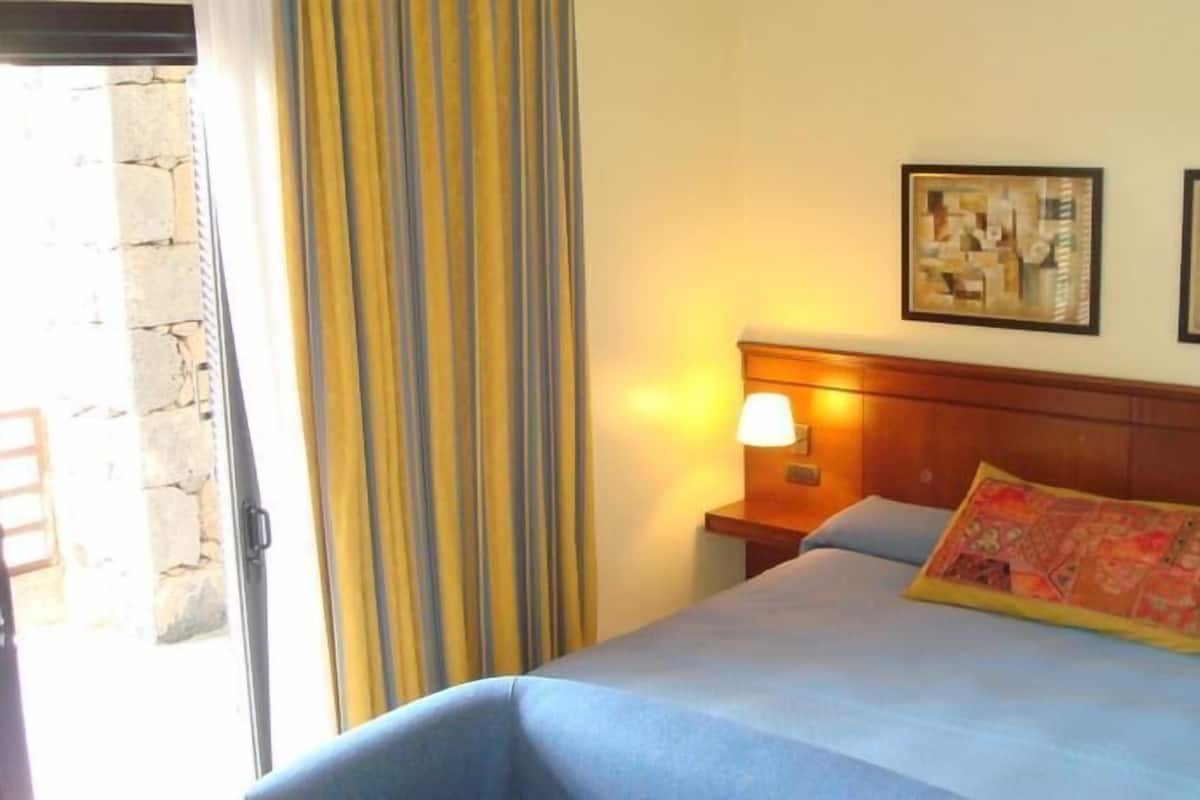 Minibar, in-room safe, desk, free WiFi