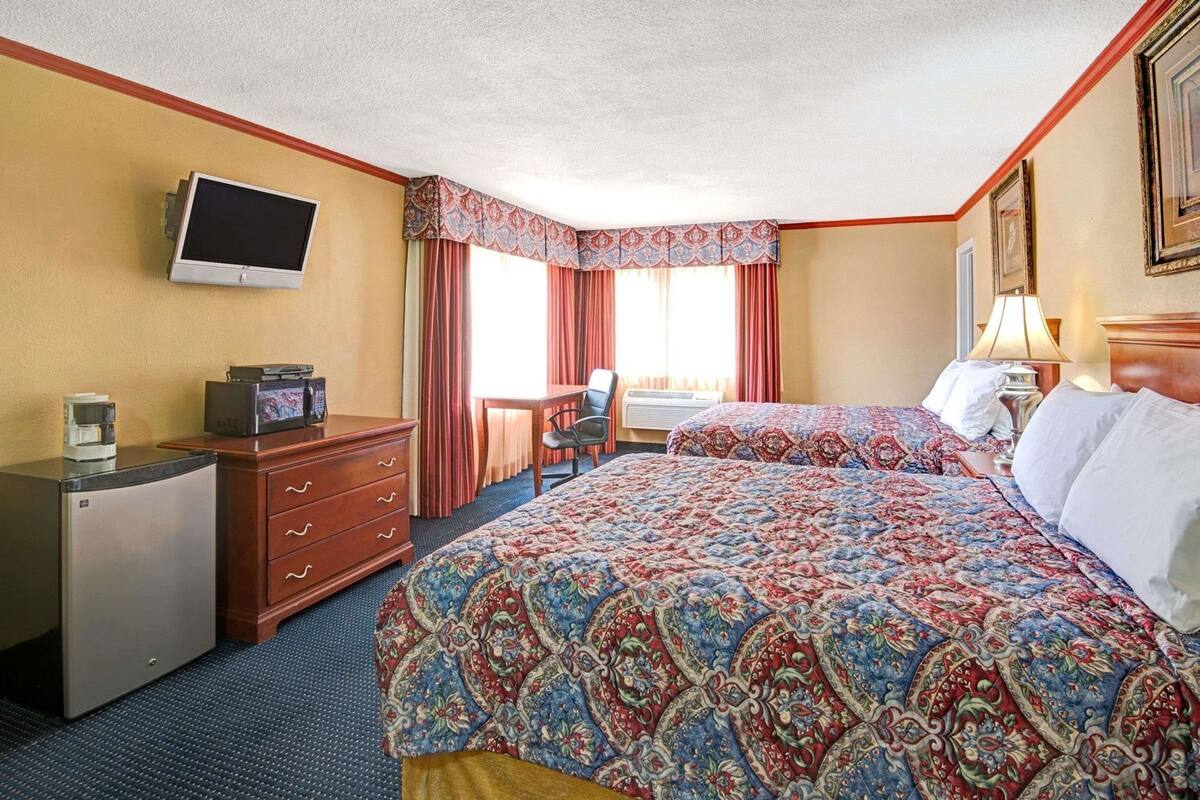 Desk, iron/ironing board, free WiFi, bed sheets