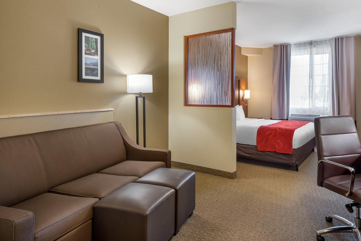 Premium bedding, pillowtop beds, desk, blackout drapes