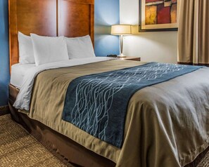 Standard Room, 1 Queen Bed, Non Smoking | In-room safe, desk, iron/ironing board, free rollaway beds