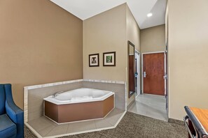 In-room safe, desk, iron/ironing board, free WiFi - Comfort Inn & Suites Tuscumbia - Muscle Shoals (Tuscumbia)