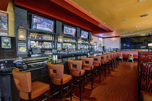 Sports bar - Holiday Inn Arlington NE-Rangers Ballpark by IHG (Arlington)