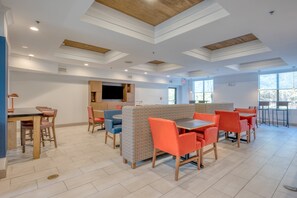 Free buffet breakfast  - Holiday Inn Express & Suites - Thornburg, S. Fredericksburg by IHG (Woodford)
