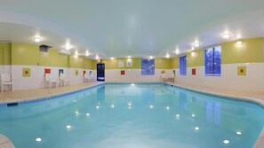 Indoor pool - Holiday Inn Express & Suites - Thornburg, S. Fredericksburg by IHG (Woodford)