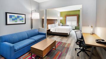 Premium-sengetøj, dundyner, pengeskab på værelset, skrivebord