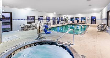 Holiday Inn Express & Suites Austin NE - Hutto by IHG