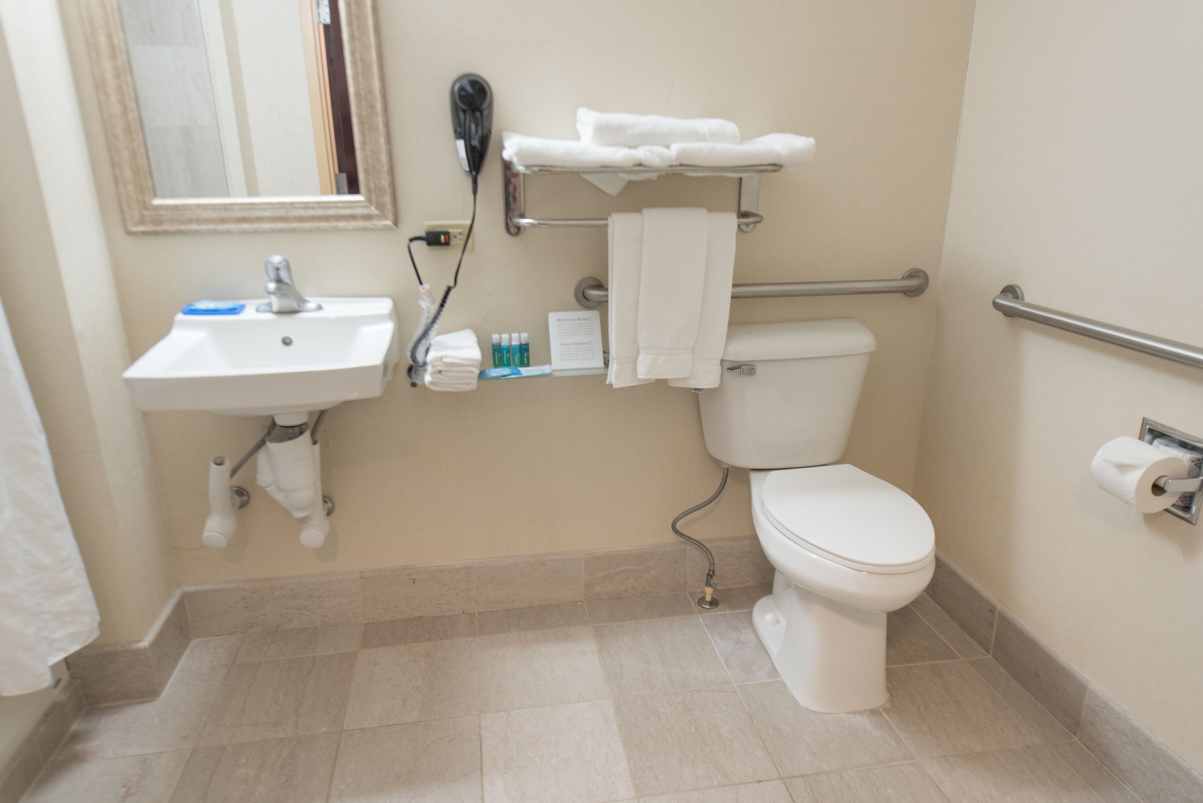 2 queen beds, accessible (comm, accessible tub) | bathroom | free toiletries, hair dryer, towels, soap