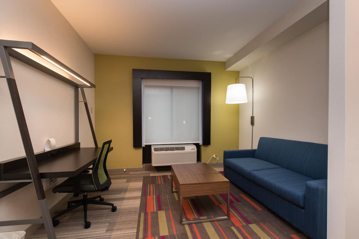 in-room safe, desk, laptop workspace, blackout curtains